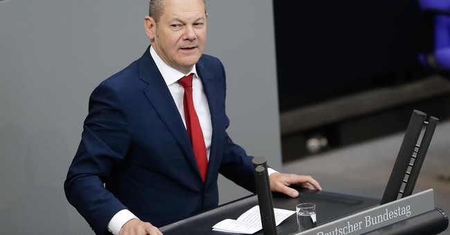 Macht schnell: Germany agrees to send weapons to Ukraine