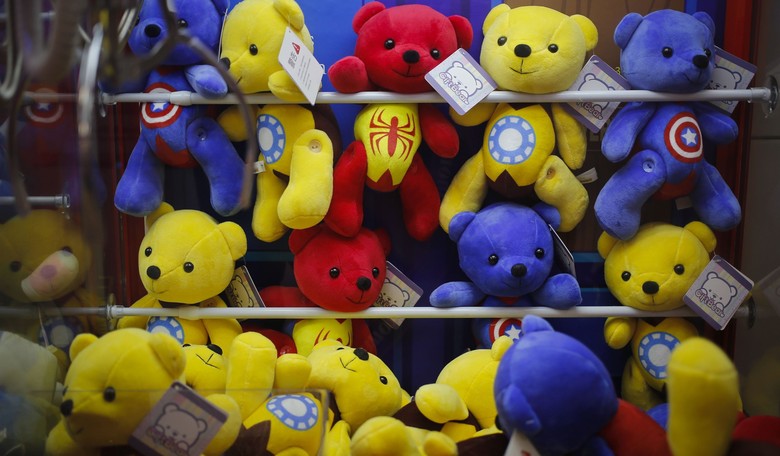 In Honor of CoronaPanic, an Arcade Replaces Its Claw Machine's Goodies With Nothing but White Gold