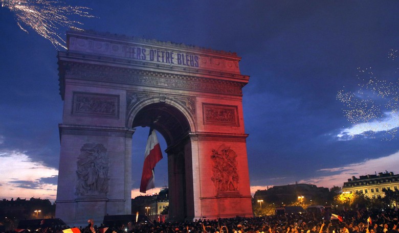 French Farmers March on Paris as EU Climate Rules Threaten Their Livelihoods