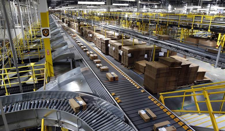 Amazon Recruits Private Prison Exec to Run Its Warehouses, Celebrates Itself for Diversity