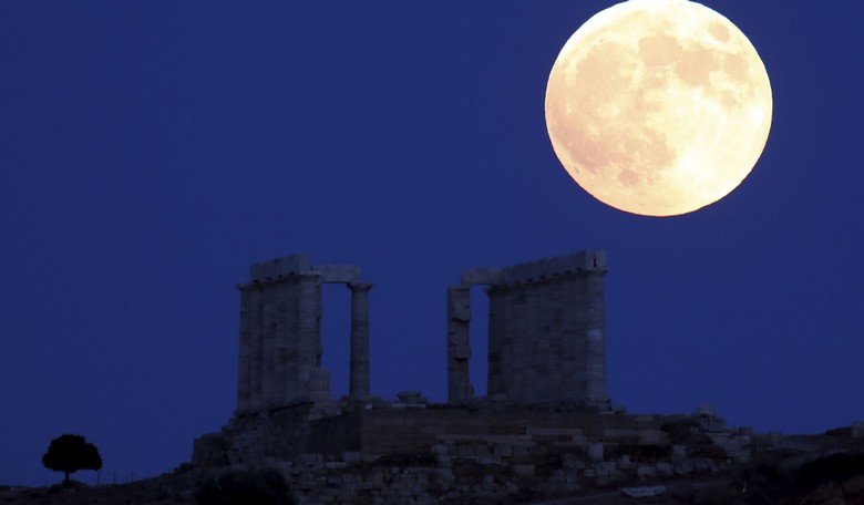(Unzipped) Fly Me to the Moon: Space Agency Discovers a Homemade Ingredient for Lunar Construction
