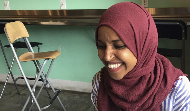 Minneapolis Protesters Raise Somali Flag