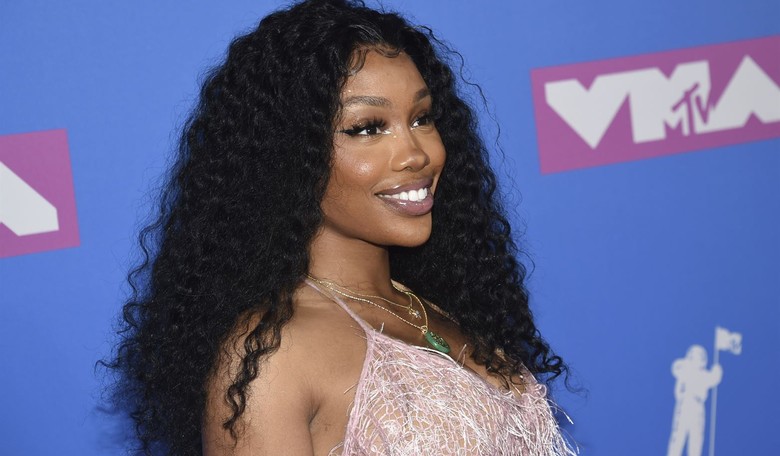 Top-Ten Hit Singer SZA Claims She Stopped Wearing Hijab After 9/11: 'I Was So Scared'