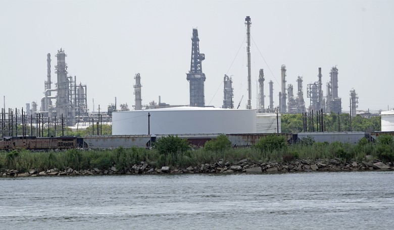 Chevron ships out union workers at San Fran refinery