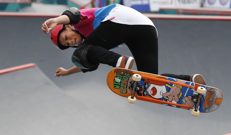 Hoge's Heroes Vol. 1: Skateboard Teen Turns out Not to Be so Intimidating After All, Changes Young Girl's Life