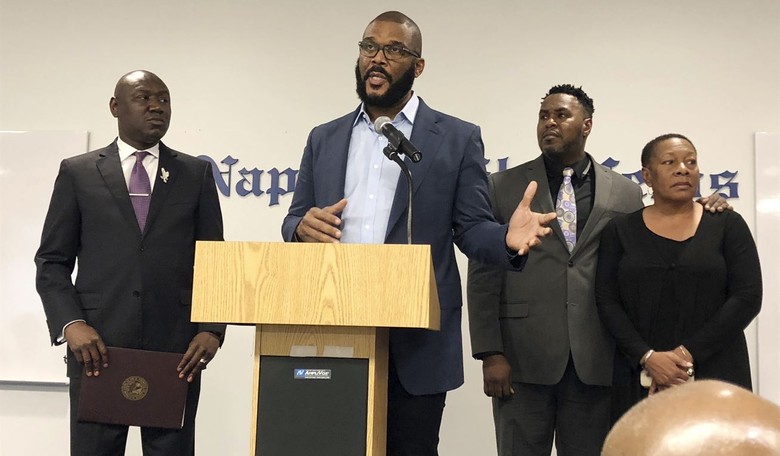 Tyler Perry Tips Restaurant Workers A Massive $21,000 Amid Coronavirus Outbreak