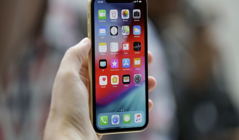 Tech for Contact Tracing Will Be Included in Latest iPhone Update—Whether You Like It or Not