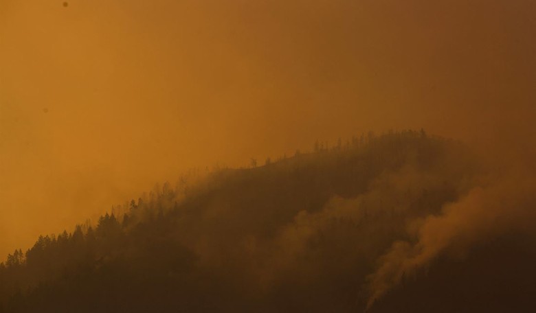 A Canadian Firefighter Sheds Light on the Smoke in the East