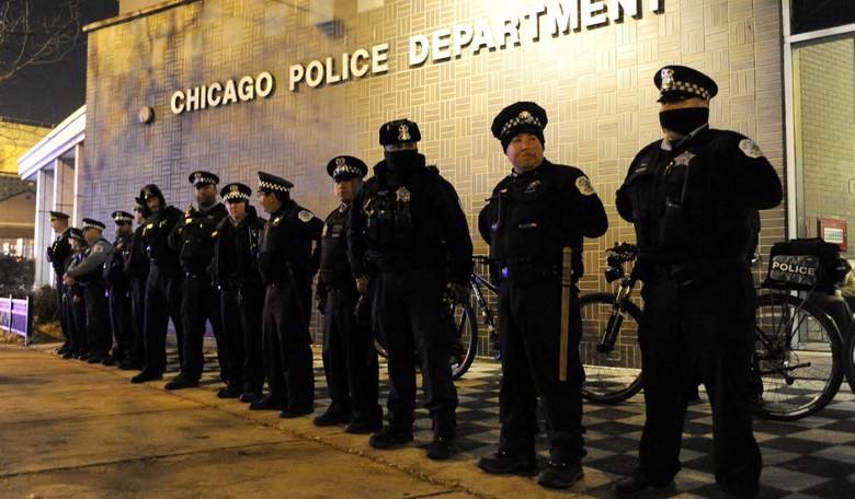 Chicago: How about a little gang war to liven up your summer?