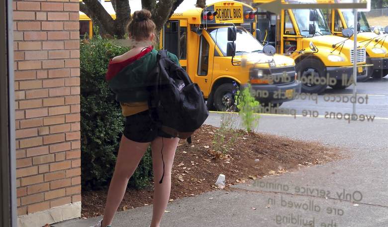 Watch: Angry Moms Crash School Board Meeting to Read 'Pornographic' Excerpts From Books Assigned to Kids