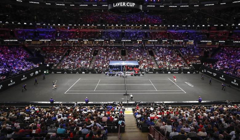[WATCH] Climate Activist Sets Arm on Fire at Tennis Match