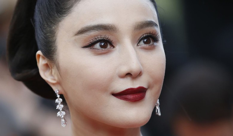 Better Check Your 'Cultural Appropriation,' Ladies — Now EYE MAKEUP is 'Racist'