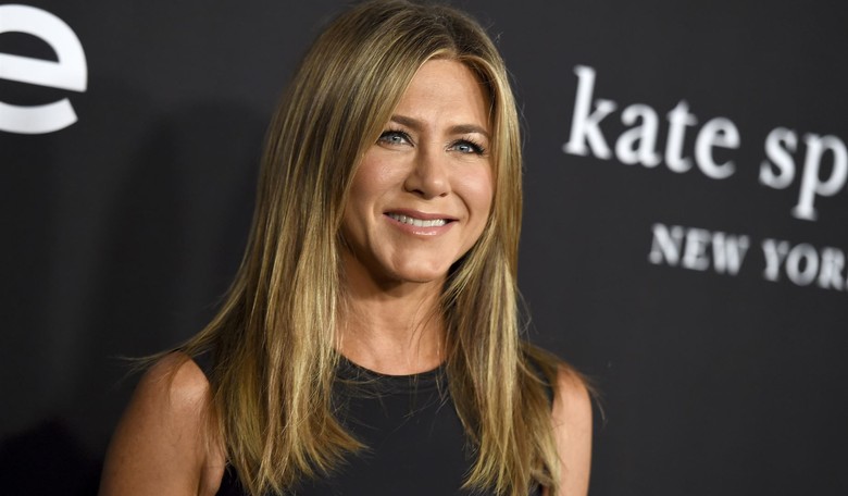 'Damn Fool' Jennifer Aniston 'Roasting on an Open Fire' Over Pandemic Christmas Ornament