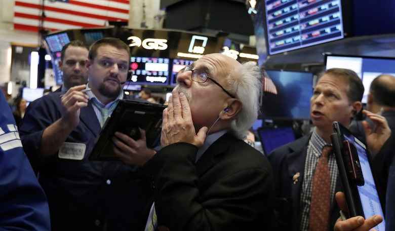 US Stock Market Tumbles Thursday, Dampens Mood Ahead of Christmas Cheer