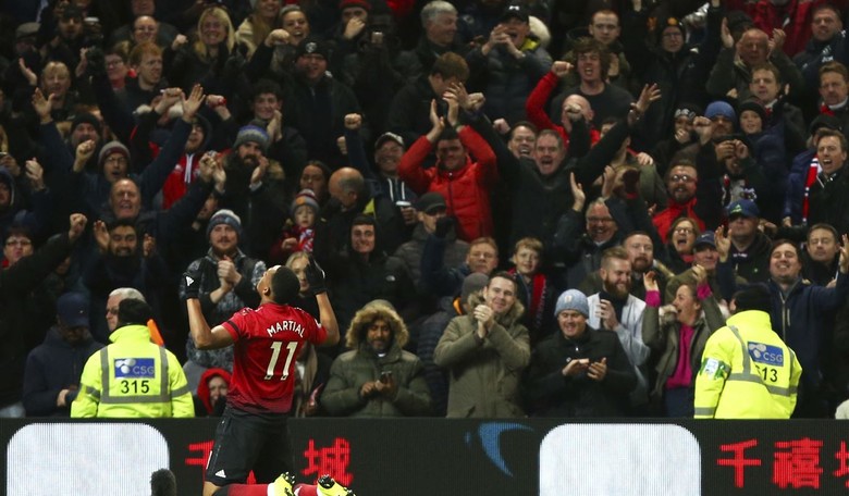 Manchester United Wins the 'Dumbest Fans in Sports' Award