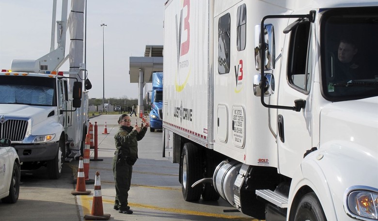 Abbott, governor of Mexican state reach agreement to lighten up vehicle inspections