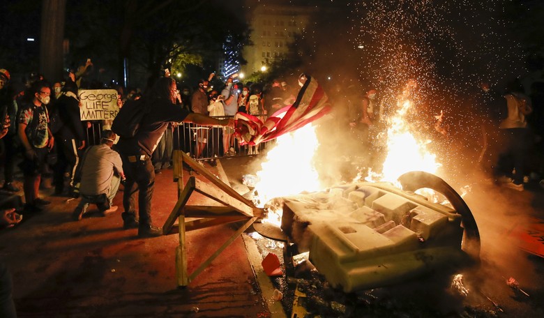 Former NYPD Com. Bernie Kerik: Riots Are Organized and Coordinated, Rioters Are Paid Radical Left-Wing Anarchists
