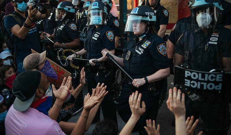 Hey, Honey, How About Dinner & Video of NYPD in Riot Gear Battling Protesters Amid Outdoor Diners?