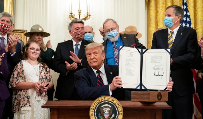 BREAKING: President Trump Signs Executive Order Extending Wuhan China Virus Relief Funding