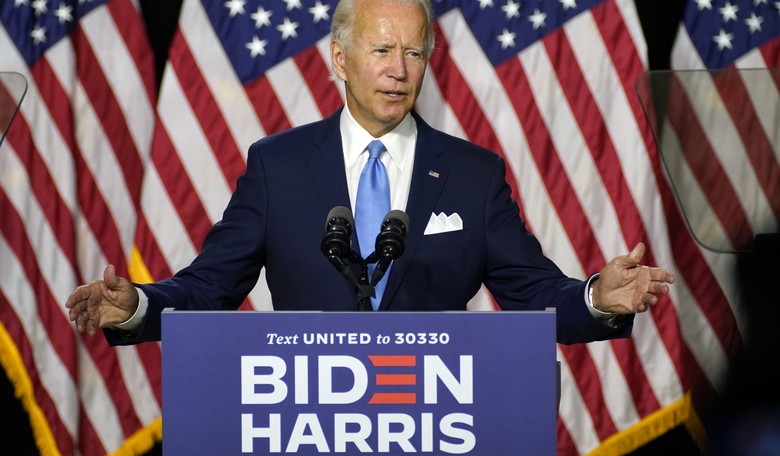 Odd: Biden Spox Tweets 'Virtual High Five' to Reporters Covering Campaign, Explanation for Why Makes It Worse