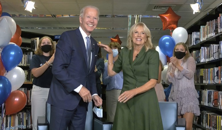 Joe Biden's Campaign Apologizes to Anti-Semite Linda Sarsour in Pathetic Reversal