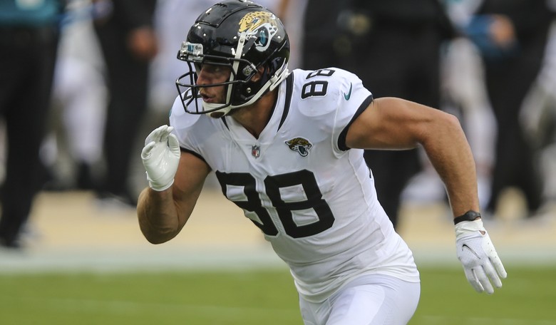 As the NFL Celebrates Criminals and Bad Narratives, the Jaguars' Tyler Eifert Gets It Right