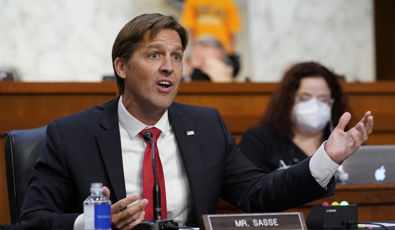 Senator Brings Some Fun to Questioning Amy Coney Barrett With Jabs at Houston Astros — Watch