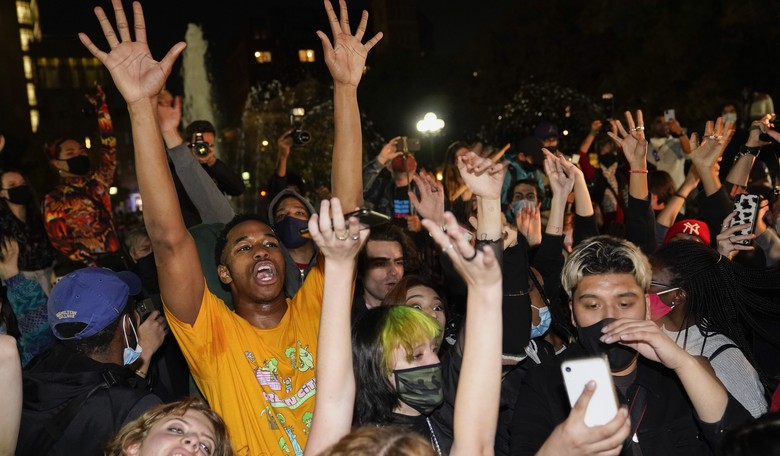 Mostly Peaceful Rioting and Looting in Brooklyn Center, Minnesota on Monday Night