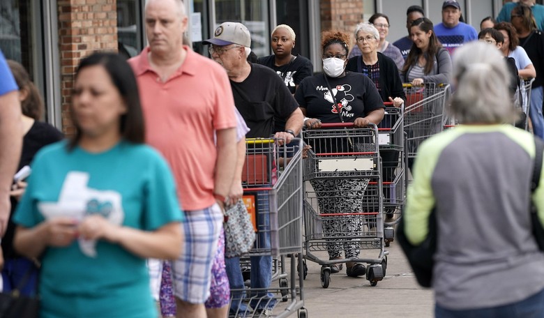 Watch: Angry Masked Mob of Shoppers Scream Obscenities At Another Shopper for Not Wearing a Mask in Grocery Store