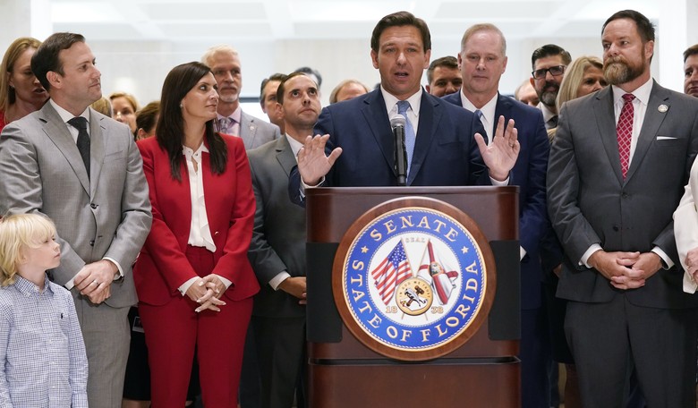 Does a new Florida bill prohibit schools and businesses from causing whites "discomfort" or "guilt"?