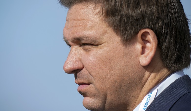 DeSantis joined Abbott at the border for a security briefing, fleebagger responds
