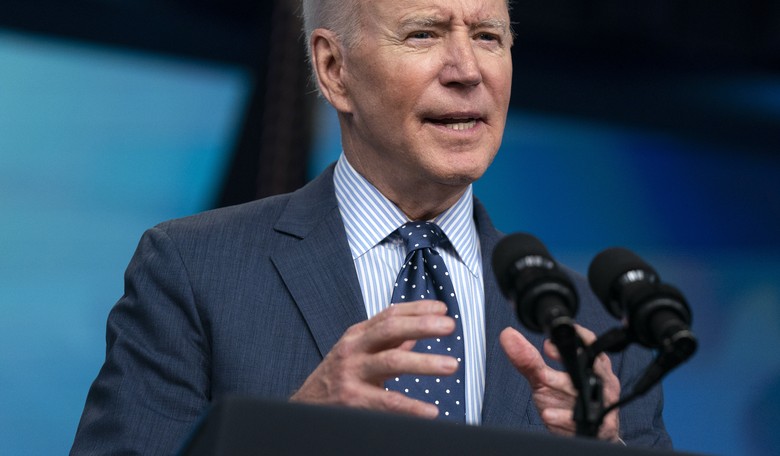 Biden Snaps at Reporters and Calls a Lid on Himself