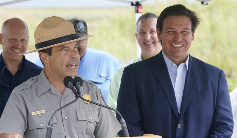 Prepare to Be Totally Shook by the Latest Media-Driven Ron DeSantis ‘Scandal'