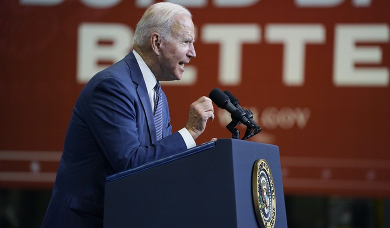 Geriatric Authoritarian in the White House to Enact Vax Requirements for Travel to the US