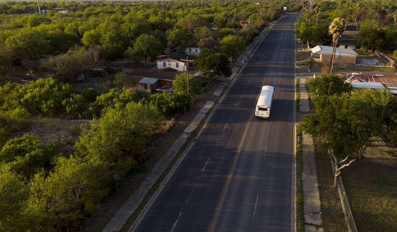 DHS may bus migrants away from border towns, Texas and Arizona bus them to D.C.