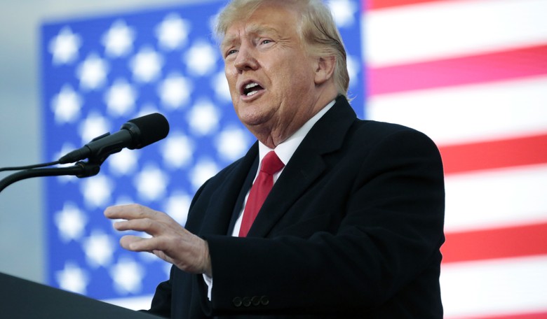 Trump Closes the Door on Liz Cheney With Rip-Roaring Rally for Her Opponent in Wyoming