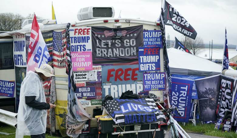 WATCH: Man Crashes Car Into Pro-Trump Store, Police Release Statement on Alleged Attack