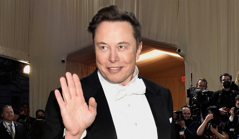 Elon Posts Troubling Poll Asking If He Should Step Down as Head of Twitter