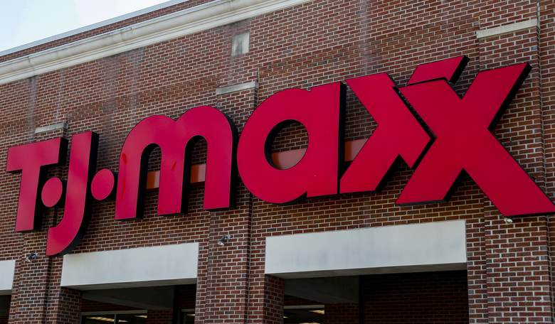 'TJ Maxx' Trends on Twitter After What One Customer Did to Stop a Brazen Shoplifter