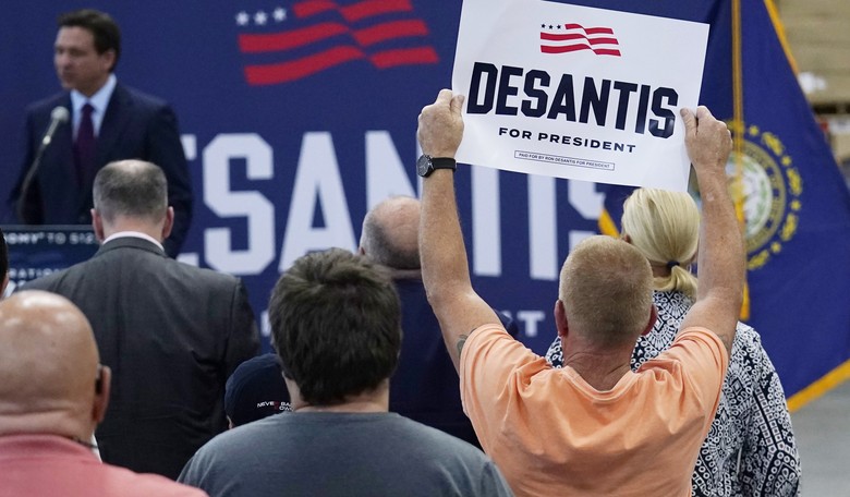 Governor DeSantis welcomed over 270 evacuated Floridians from Israel at airport