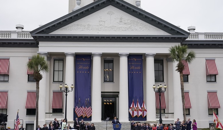DeSantis makes good on pledge to sign Unauthorized Alien Transport Program into law