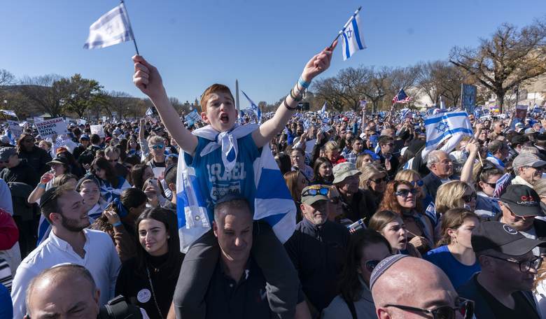 Bus Drivers "Walk Off" to Stop Jews From Joining DC Rally