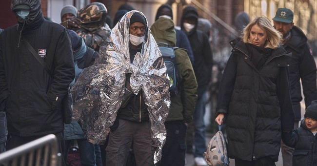 New York&colon; A Contractor Providing Food to Migrants Throws Away Thousands of Untouched Meals per Day