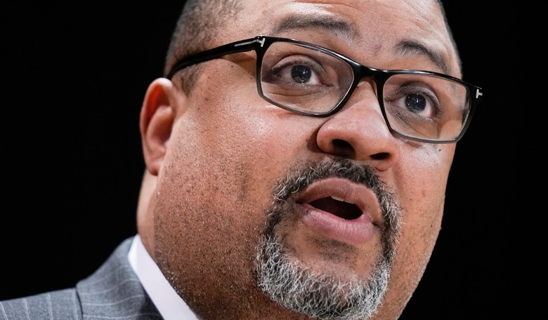 Alvin Bragg Asks Judge to Hold Trump’s Trial During Primary Season