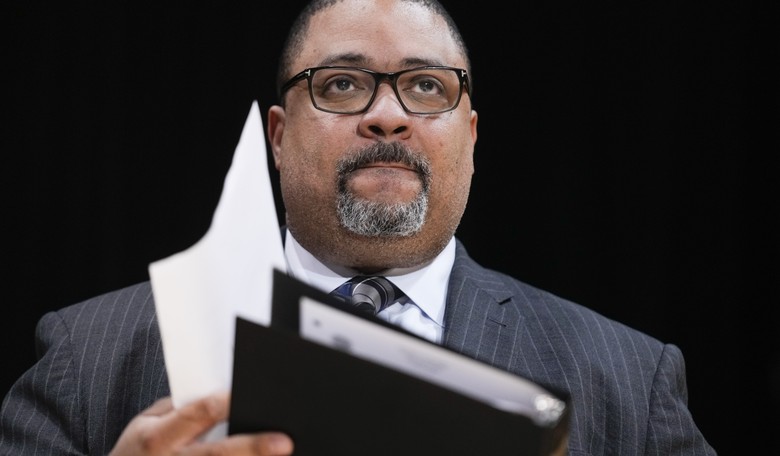 Legal Experts Across the Political Spectrum Are Laughing at Alvin Bragg's Indictment of Donald Trump