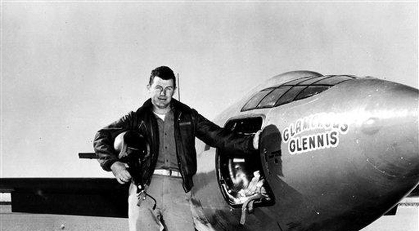 Certified Badass Pilot and American Hero Chuck Yeager Regales Fans About "Shelter in Place" During WWII