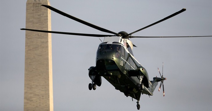 Marine One, with President Barack Obama aboard, flies past the Washington Monument to land on the South Lawn of the White House, Thursday, May 14, 2015, in Washington, as the president