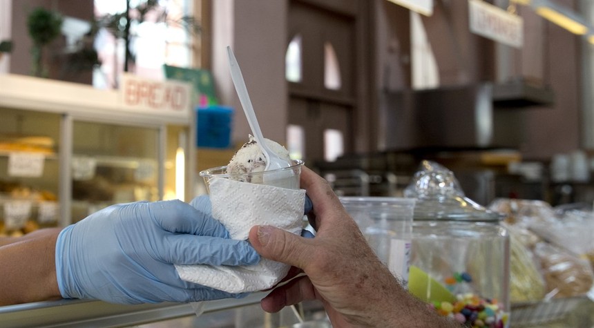Hard-Hitting Chicago 'Reporters' Gleefully Snitch on Neighborhood Ice Cream Man, Urge Viewers to Call 911