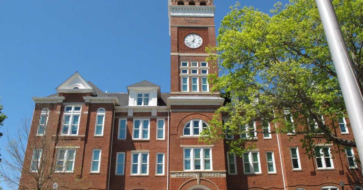 Clemson Students Protest the Removal of Feminine Hygiene Products From Men's Bathrooms – PJ Media - Vimarsana News