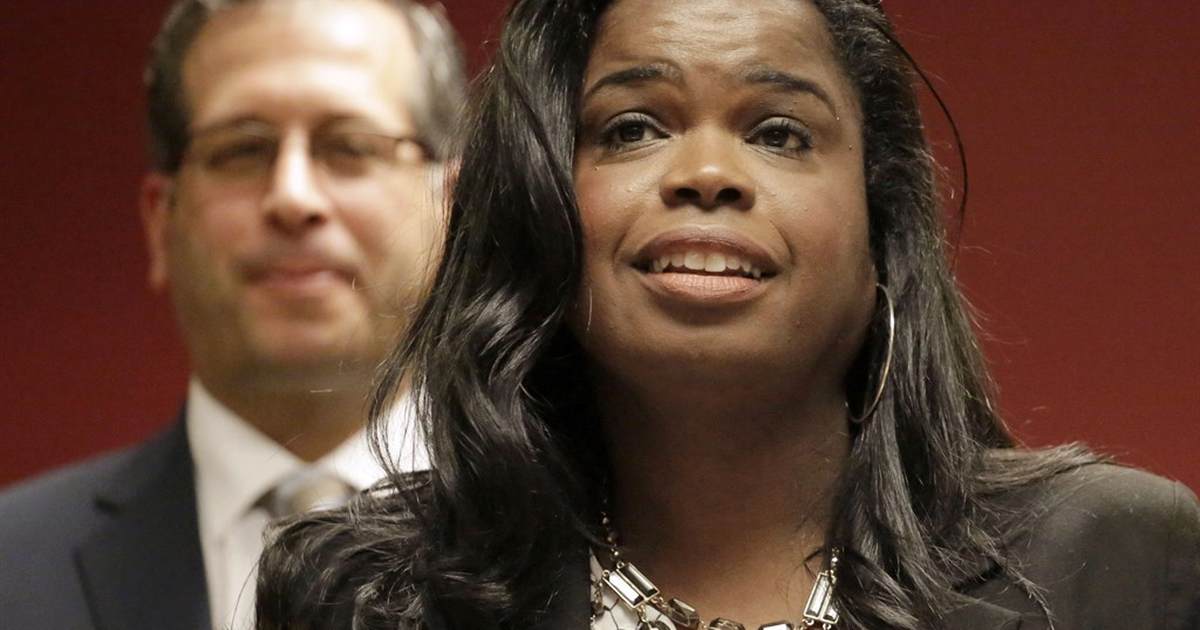 Thug-Hugging Chicago State's Attorney Kim Foxx Not Seeking Reelection - Vimarsana News